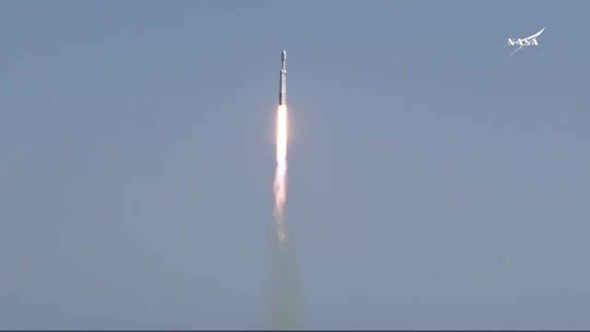 La NASA lanza con éxito la mayor nave espacial de exploración planetaria, Europa Clipper