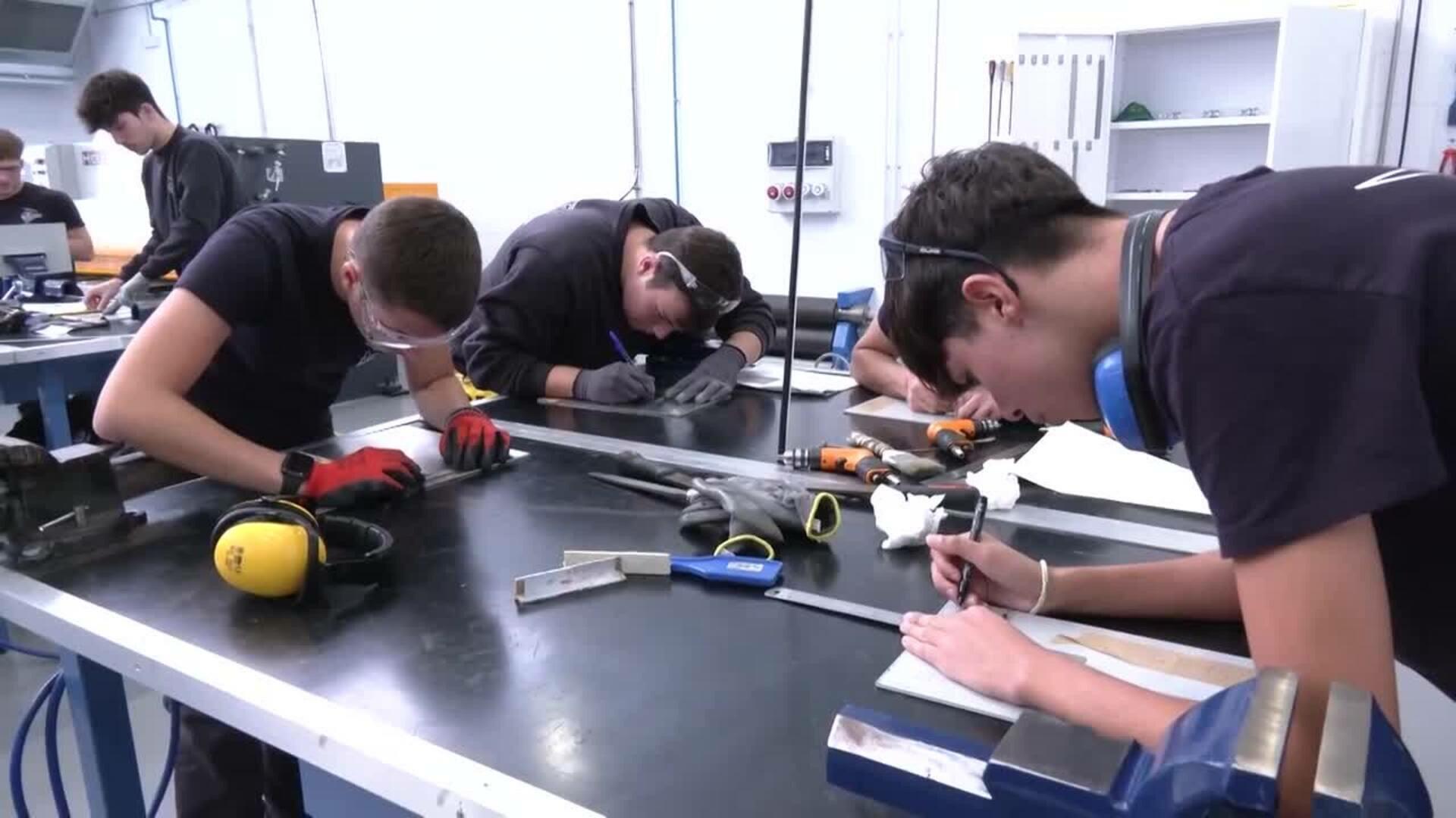 Moreno inaugura el Centro de FP Aeroespacial de La Rinconada: "Pionero y referente"