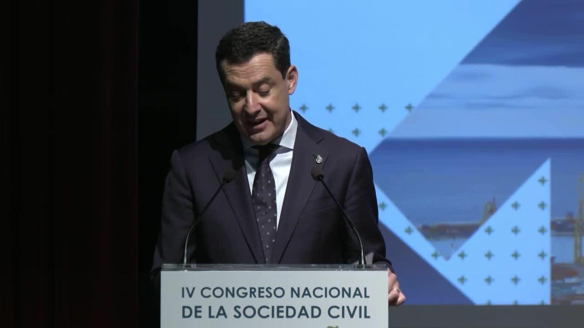 Juanma Moreno destaca la sociedad civil como pilar de la democracia