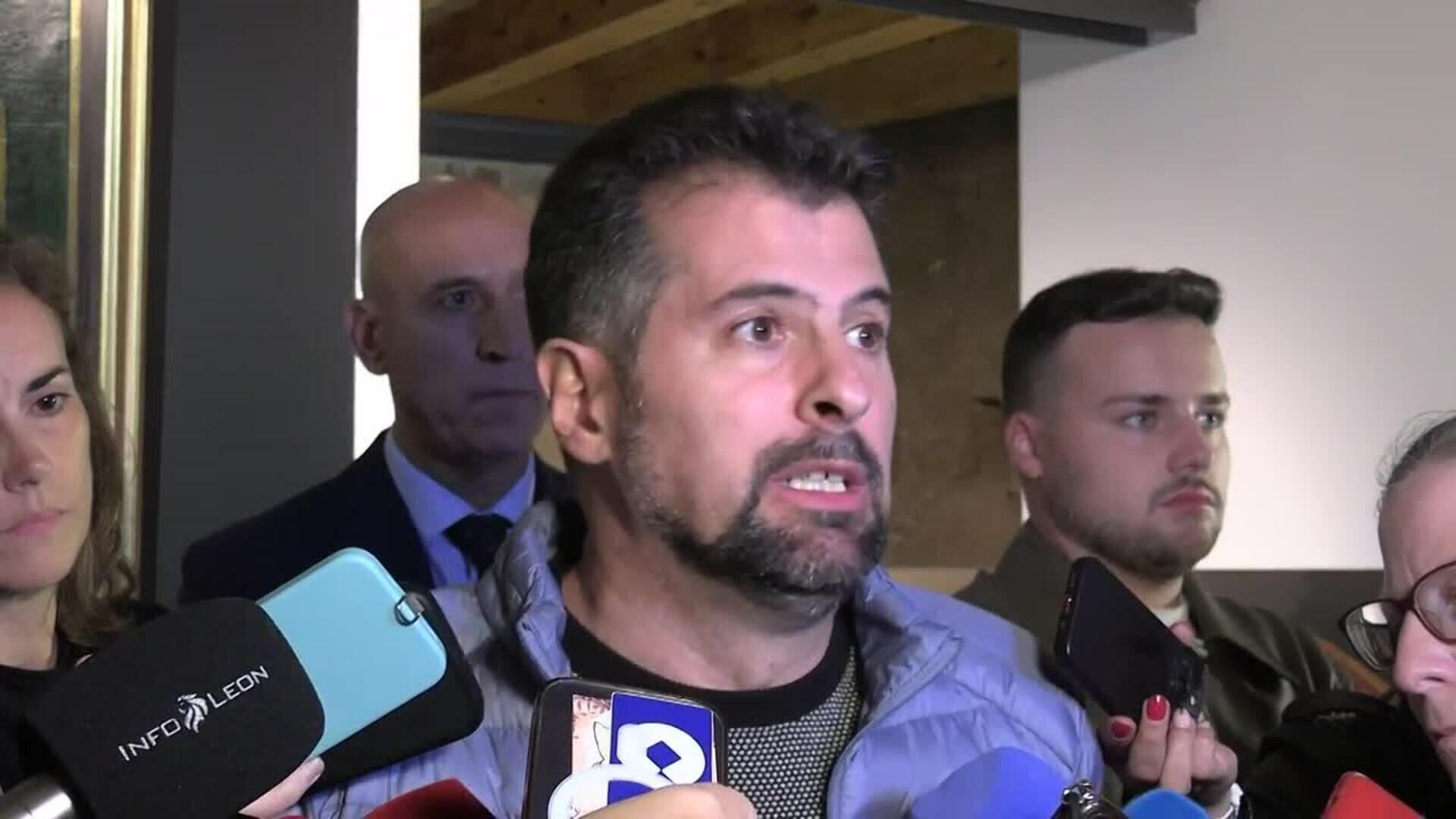 Tudanca anima a Cendón a llevar la autonomía leonesa al Congreso Federal del PSOE