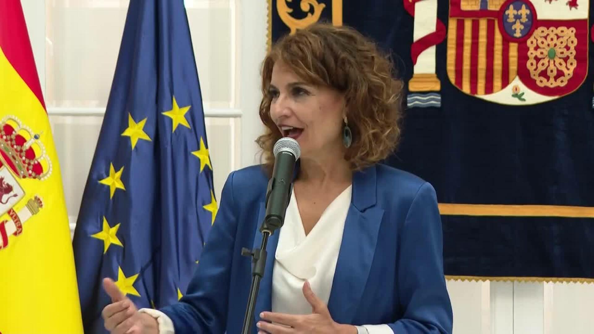 Montero quita importancia a las "amenazas" de Cepsa