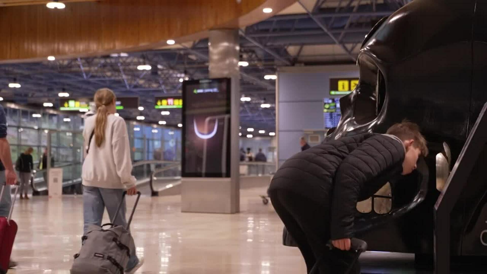 El aeropuerto de Madrid celebra el Día de Todos los Santos con la exposición Mexicráneos Europa