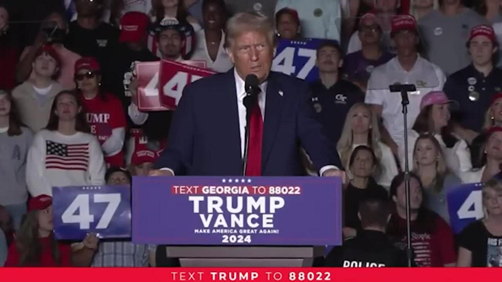 Trump rechaza las críticas de Harris: "No soy un nazi, soy lo opuesto a un nazi"