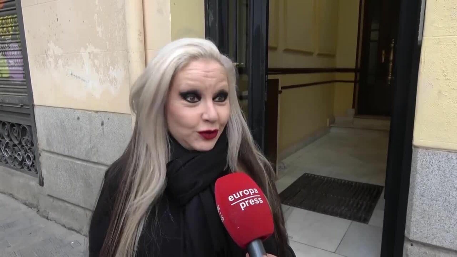 Alaska advierte que la recuperación de Mario Vaquerizo "va a ser muy lenta" aunque "está mejor"