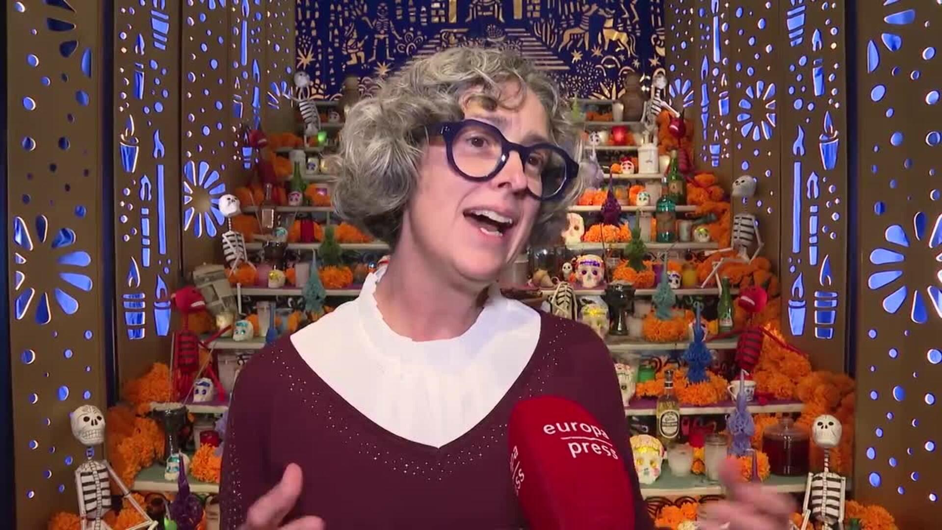 El altar de muertos de Casa de México muestra la "visión prehispánica" de la muerte