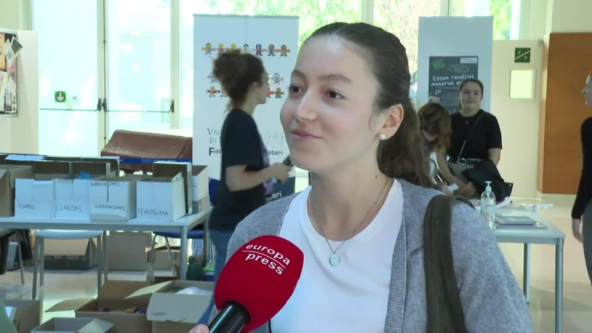 La Facultad de Magisterio de València recoge material para los colegios afectados por la DANA