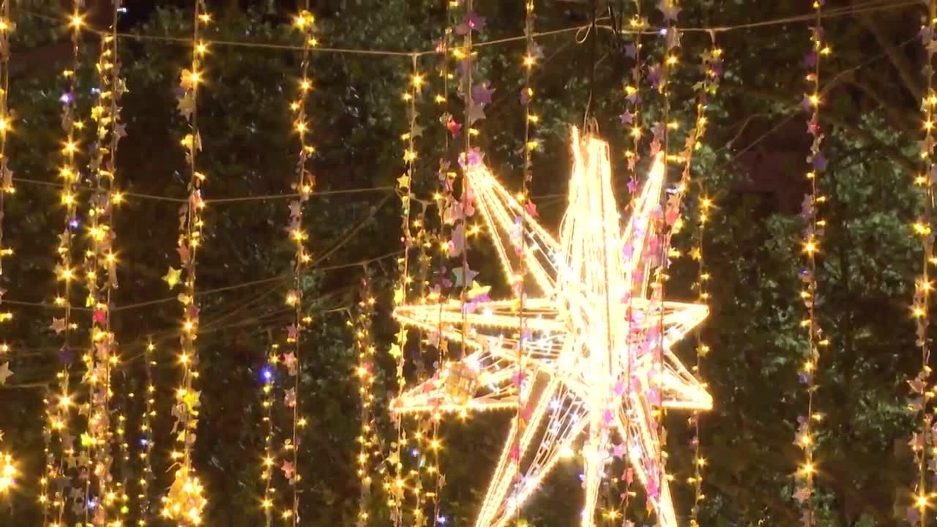 Barcelona enciende las luces de Navidad al ritmo de danza urbana en paseo de Gràcia