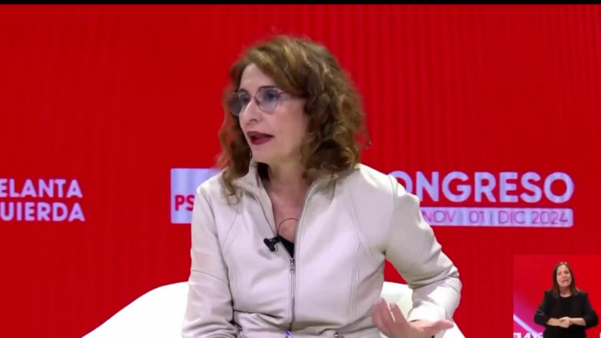 Montero critica la "fabricación de noticias falsas"