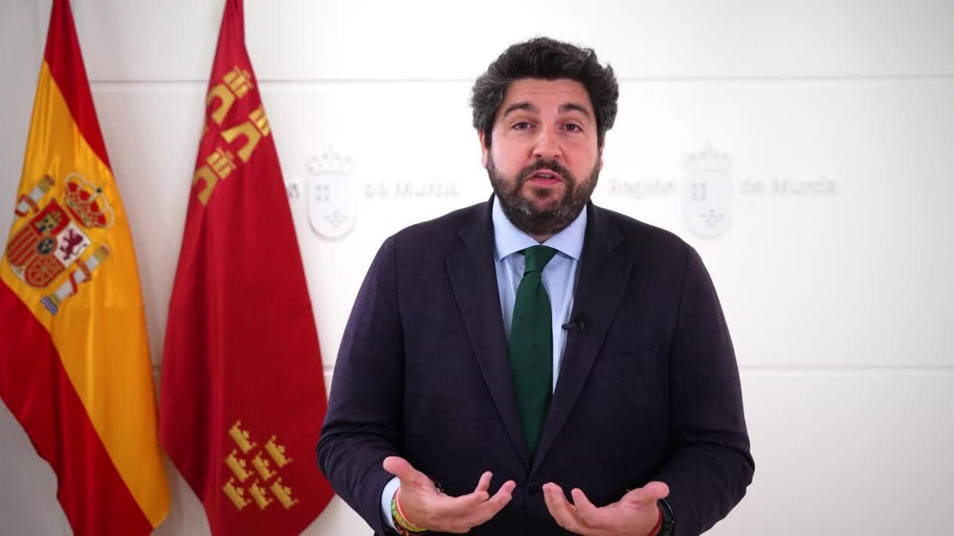 López Miras apela al "interés común" que encarna la Constitución frente a "trincheras y vetos"