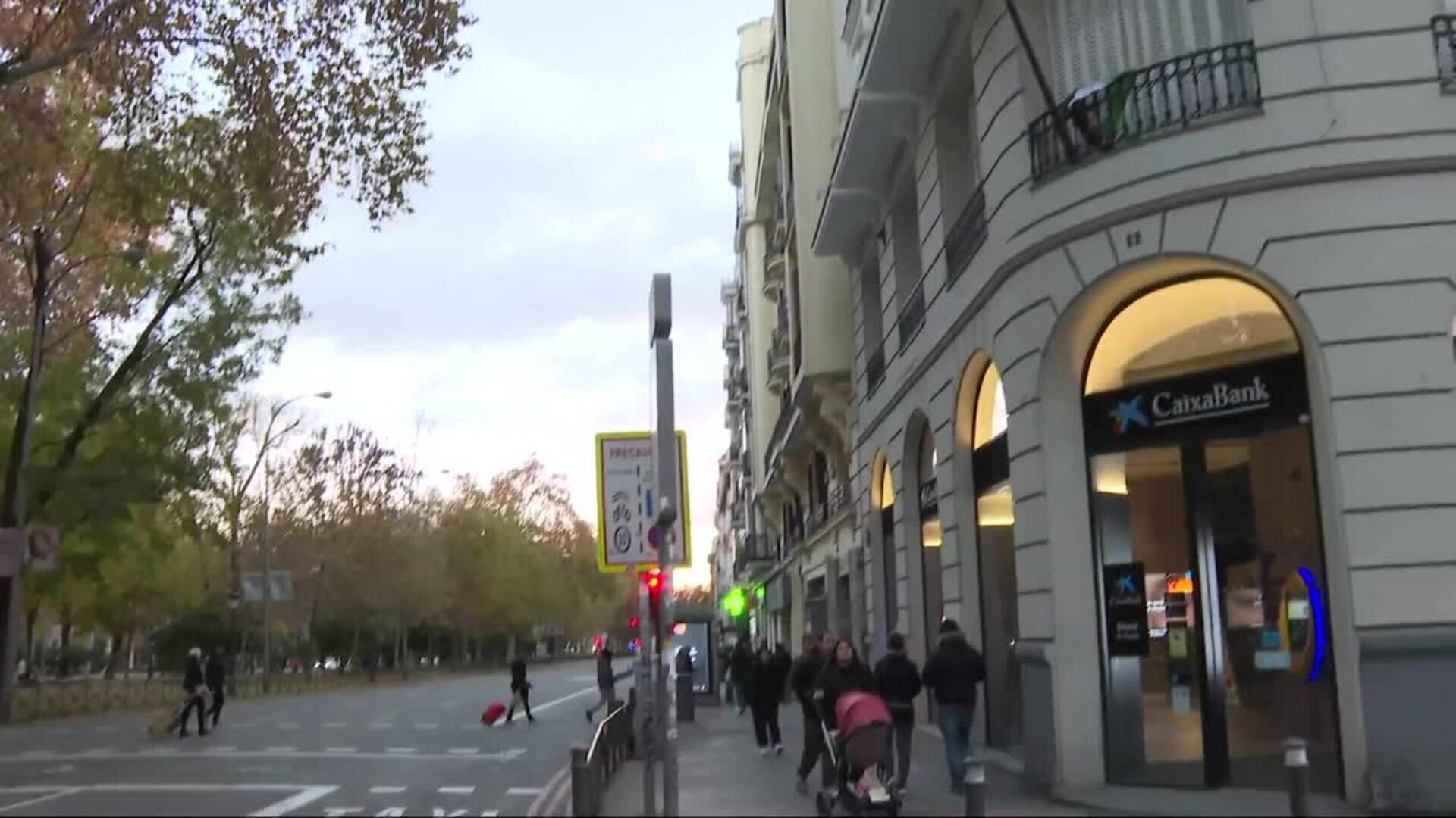 La embajada siria en Madrid luce la bandera rebelde