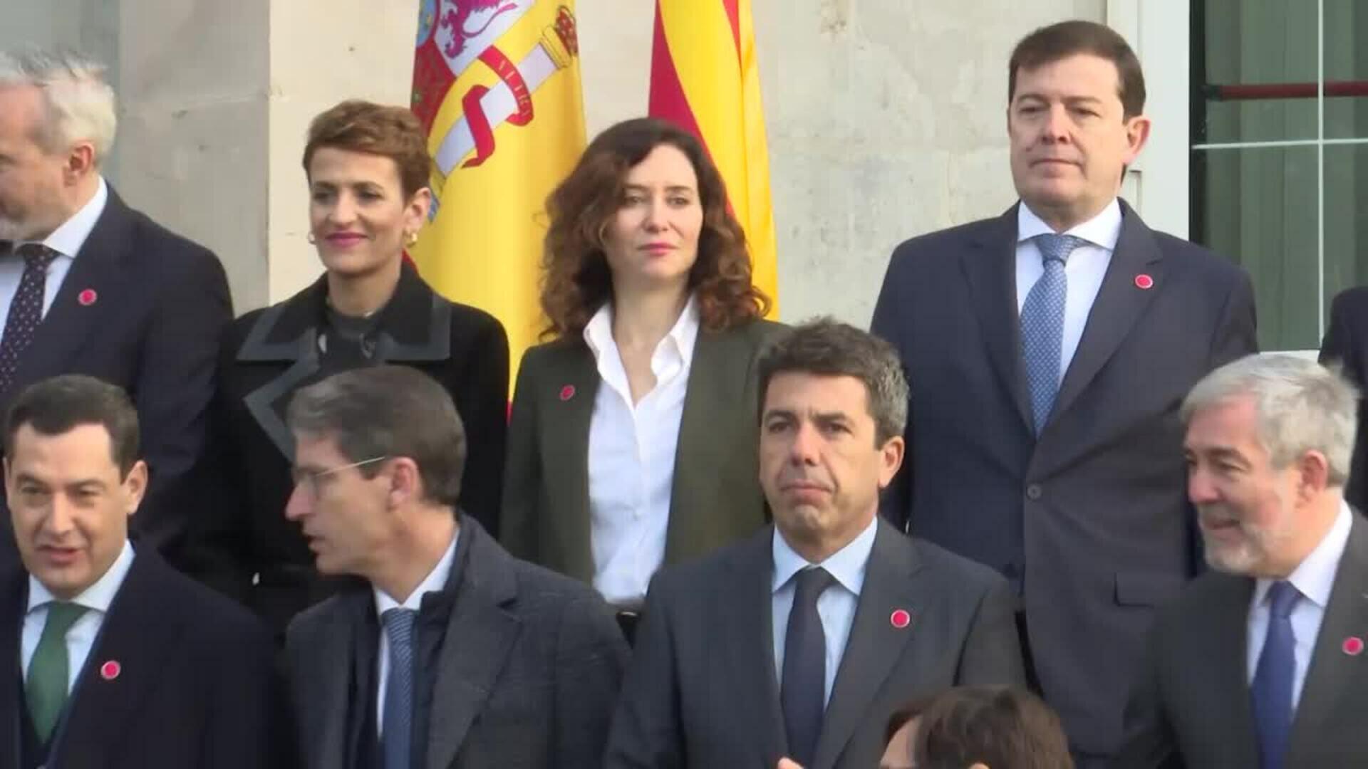 Foto de familia del Rey junto a Gobierno y líderes autonómicos en la Conferencia de Presidentes