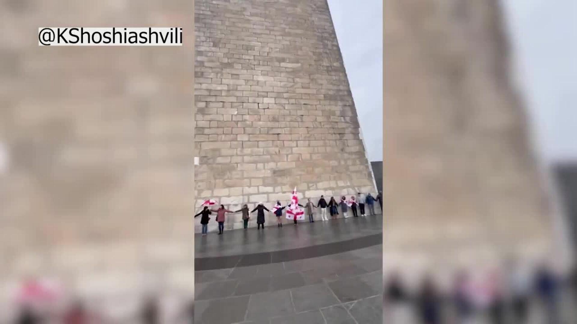 Miles de georgianos se manifiestan contra el traspaso de poderes de la Presidencia