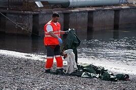 Dos muertos en el primer cayuco que llega a Canarias en el 2025