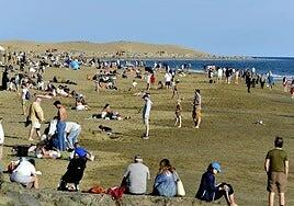 Canarias da la bienvenida al 2025 con sol en las islas orientales