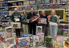 La patronal turística lanzaroteña entrega juguetes