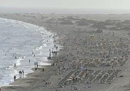 La calima y el tráfico aéreo generan retrasos en los aeropuertos de las islas