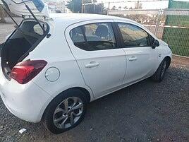 Accidentado día de Reyes en La Aldea, con muchas ruedas de coches rajadas