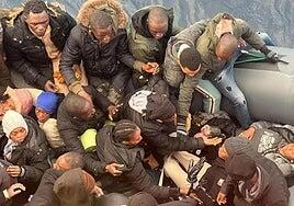 Parto en la Ruta Canaria: «El bebé destacaba en medio de todos, desnudo, había nacido solo 10 minutos antes»