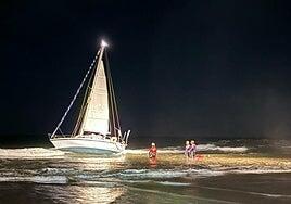 Un navegante francés sale ileso tras encallar su velero en Agüimes