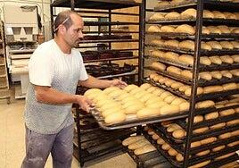 Los sindicatos ven insuficiente la subida del SMI y pelearán por que llegue a los 1.200 euros en 2025