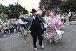 Música folclórica y tradiciones canarias en el corazón de Las Palmas de Gran Canaria