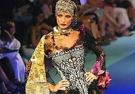 Una firma gallega rescata a Christian Lacroix