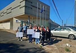 Las familias protestan en la calle por las carencias del CADI de El Tablero