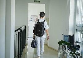 Mendoza: «El poco reconocimiento social y la precariedad desgastan a la enfermería»