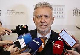 Torres pide al PP que rectifique y no deje «en la estacada» a Canarias con los menores