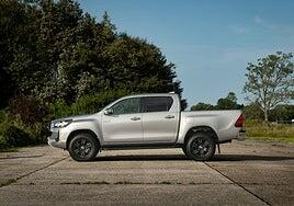 Menos consumo, etiqueta ECO y mismas prestaciones: Nueva Toyota Hilux Hybrid 48V