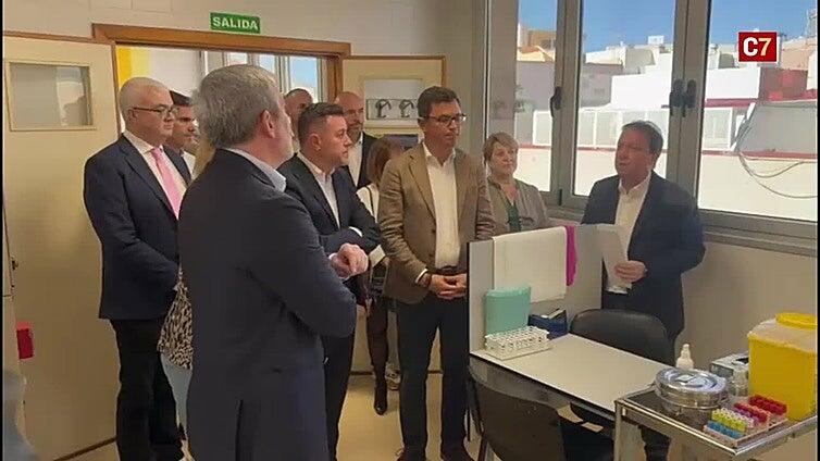 Fernando Clavijo visita el Centro de Atención de Especialidades de Gáldar