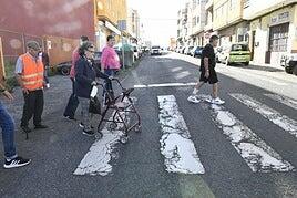 «¿Cuánto más vamos a esperar por las aceras?»