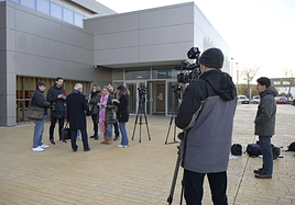 La jueza recupera un correo de Moncloa en el que se dirigen a David Sánchez como «querido hermanito»