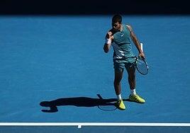 Alcaraz se acostumbra a ganar de día en Australia y repite octavos de final