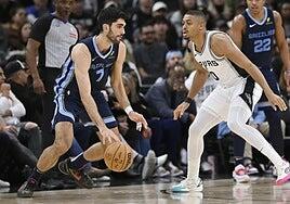 Santi Aldama firma su mejor anotación en la NBA