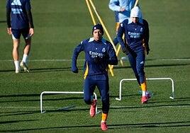 El Real Madrid se agarra a Mbappé para asaltar el liderato