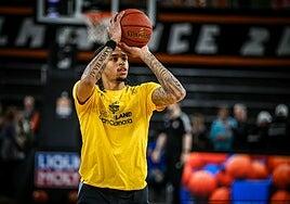 El Granca, tras un pelotazo de viaje y con el derbi a la vista, a pelear en Lituania