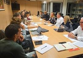 Educación y sindicatos negocian por el conflicto de la modalidad dual