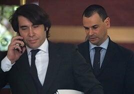 La Guardia Civil investiga los asaltos a los abogados de la pareja de Ayuso