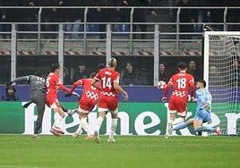 Leao certifica la eliminación del Girona, que tuvo sus opciones en San Siro