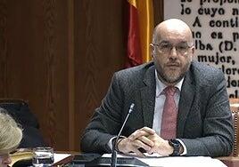 El jefe de gabinete de María Jesús Montero niega en el Senado las mordidas de las que le acusa Aldama