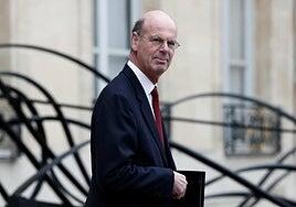 Éric Lombard, el ministro que intenta salvar a Bayrou: camisas de Lacoste, superviviente del 11-S y pasado socialista