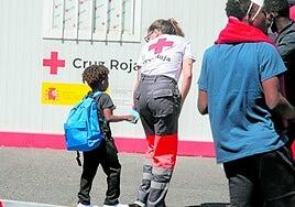 La Fiscalía de Las Palmas refuerza el control para proteger a los menores migrantes y sus derechos