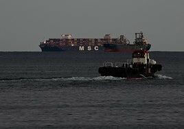 Llega al puerto de La Luz el portacontenedores más grande del mundo