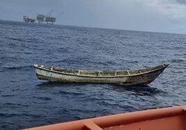 Hallan un cayuco con varios cuerpos en estado de descomposición en Trinidad