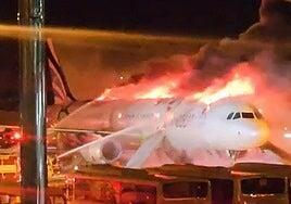 El incendio de un Airbus obliga a evacuar por un tobogán hinchable a 176 personas en el aeropuerto de Busán