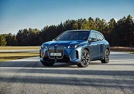 BMW iX: El lujoso SUV eléctrico que alcanza los 700 kilómetros de autonomía