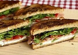 Sándwich de queso cottage, rúcula y mortadela: la receta perfecta para una cena saludable y deliciosa