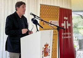 García Montero: «Siento mucho la prepotencia con la que Trump está tratando el español»