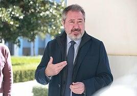 Juan Espadas formaliza su salida del Parlamento Andaluz, aunque no abandona el Senado